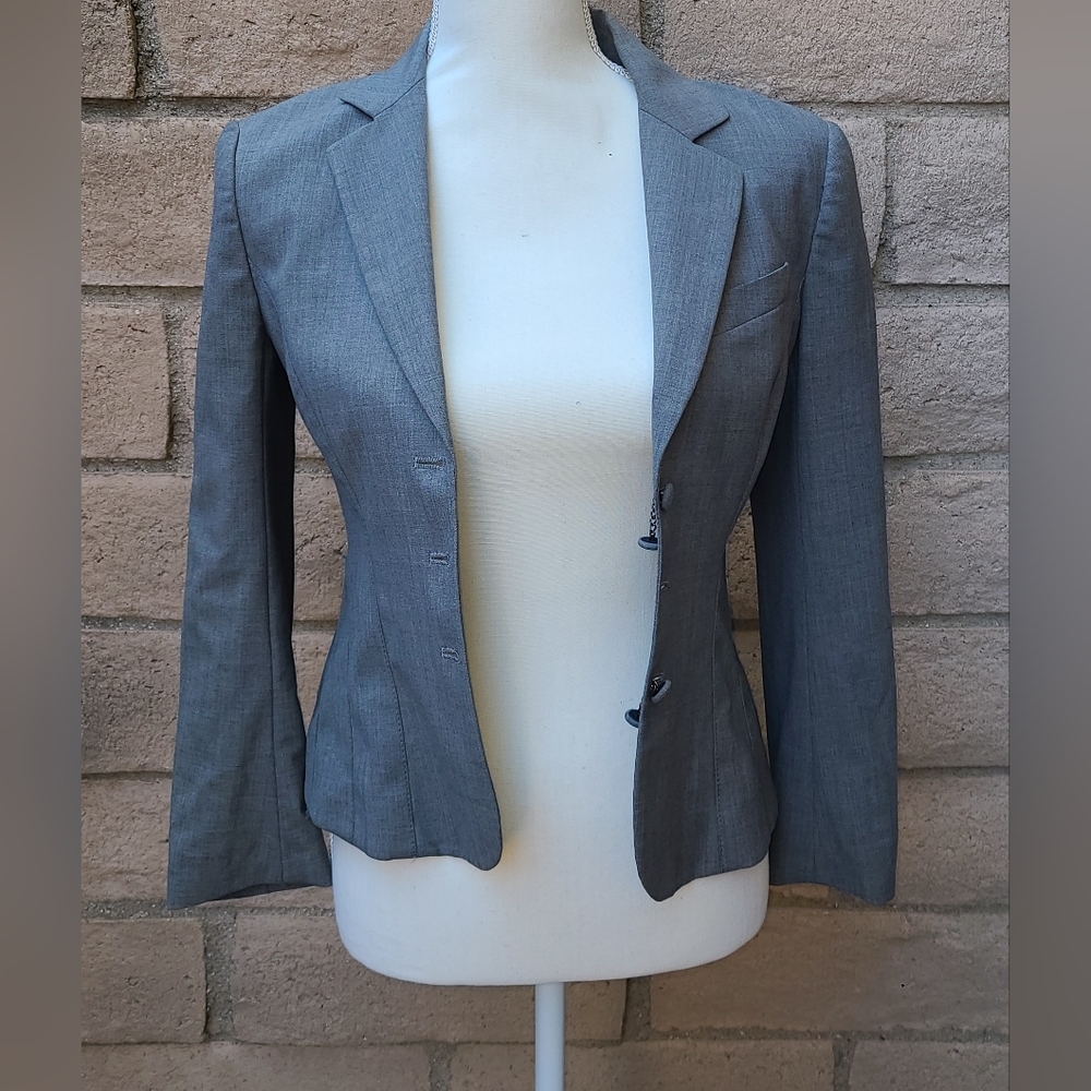 THEORY Blazer Size 4 *Flaw* Missing Button